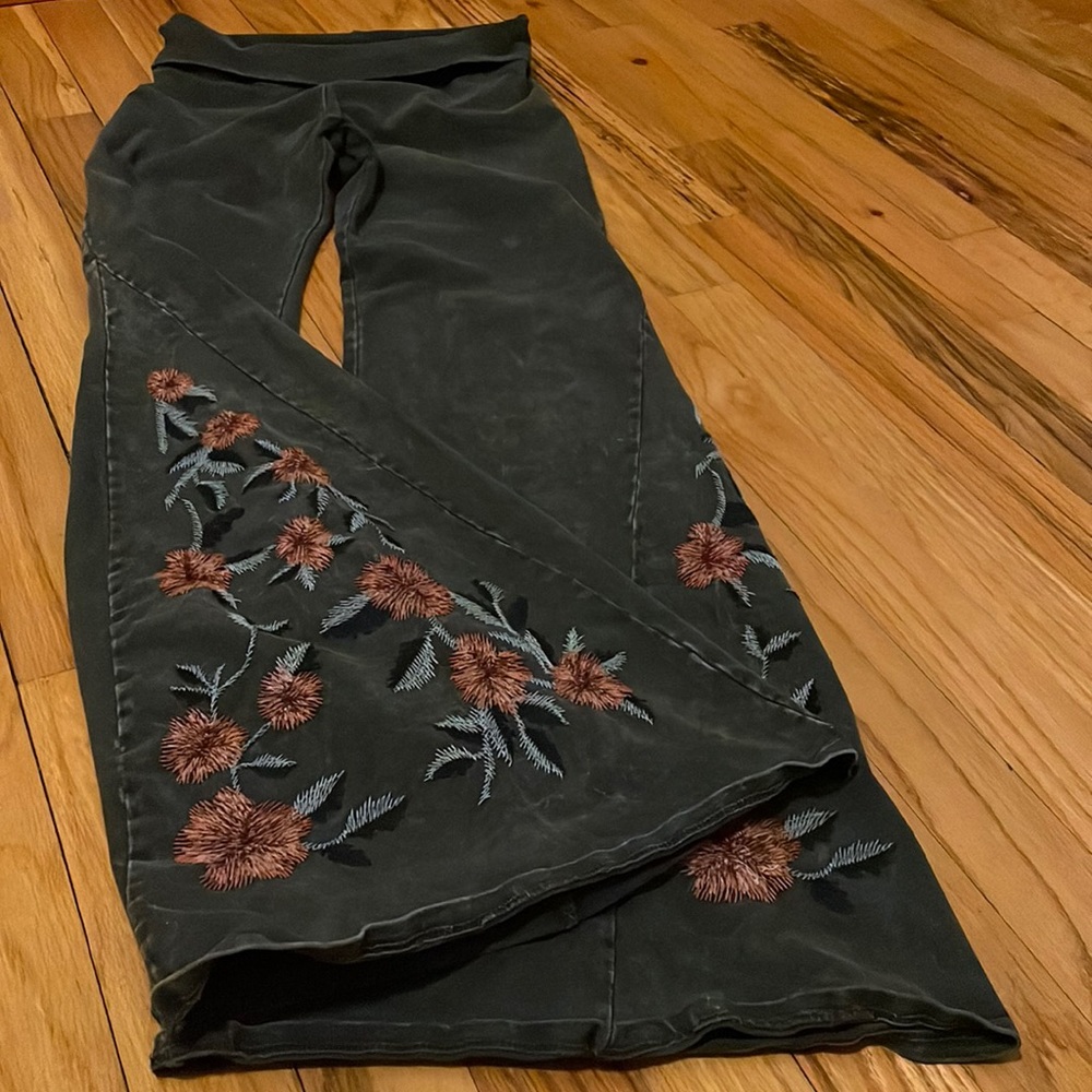 Flare bellbottom embroidered yoga pants stretchy